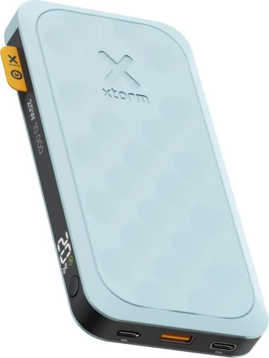 Xtorm FS510 Fuel Series powerbanka kā korporatīvā dāvana blakus viedtālrunim uz biroja galda