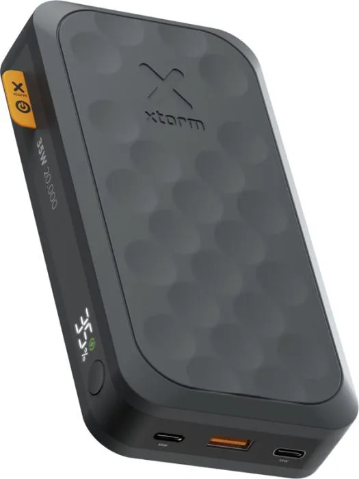 Xtorm FS520 Fuel Series powerbanka | Watermelon SIA Xtorm FS520 Fuel Series powerbanka kā korporatīvā dāvana blakus viedtālrunim uz biroja galda