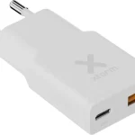 Xtorm 33W ultra plānā lādētāja druka korporatīvajai dāvanai pie biroja galda