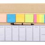 Kalendārs ar līmlapiņām