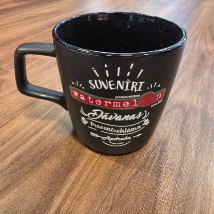 Kafijas krūzes ar apdruku Midnight Black Watermelon merch dizains birojam.