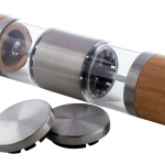 Sāls un piparu dzirnaviņas